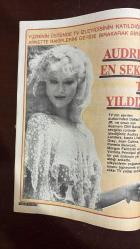 GÜNEŞ GENÇLİK DERGİSİ - GÜNEŞ'İN PARASIZ EKİDİR 7 ŞUBAT -  AUDREY LANDERS - LINDA GRAY - JOAN COLLINS - PAMELA BELWOOD - MORGAN FAIRCHILD - VICTORIA PRINCIPAL - TEKİN ÖZERTEM - SUAVİ KARAİBRAHİMGİL - MUSTAFA YOLAŞAN - HAMİD LEMİ ATLI - TÜLİN KORMAN - SELAHATTİN İÇLİ - OYA NURDAN TEKTEN - EDA ŞİMŞEK - ALİ OSMAN AKKUŞ - NURSAL ÜNSAL BİRTEK - EROL BİNGÖL - BRENDA VACCARO - DODE RAMBO - GENE HACKMAN - AL PACINO - DOROTHY TRISTAN - ANN WEDGEWORT - BLAKE EDWARDS - TONY CURTIS - JANET LEIGH - KEENAN WYNN - LINDA CHRISTIAN - PEYAMİ SAFA - SALİH DIRİKLİK - OĞUZ TUNÇ - NERGİS KUMBASAR - PEMBE MUTLU - YUSUF SEZGİN - AGAH HÜN - NERİMAN KÖKSAL - MUHTEREM NUR - BERHAN ŞİMŞEK  AUDREY LANDERS: DALLAS’IN EN SEKSİ YILDIZI - AMACI BEYAZPERDE - GENÇLERİN SORUNLARI PROGRAMI: TEKİN ÖZERTEM VE SUAVİ - SANAT GECESİ: HAMİD LEMİ ATLI’NIN ESERLERİ - KAĞIT BEBEKLER DİZİSİ: ENTRİKALAR VE BRENDA VACCARO - PAZAR SİNEMASI: GENE HACKMAN VE AL PACINO İLE “KORKULUK” - TV’DE SİNEMA: “ŞAHANE İZİN” - YENİ DİZİ: P -24 SAYFA