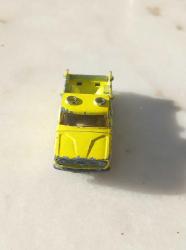 MAJORETTE MODEL FRANSA MALI OYUNCAK ARABA FOTOĞRAFTA GÖRDÜĞÜNÜZ GİBİDİR.CAMLARI KIRIK.  KOLEKSİYONLUK NADİR