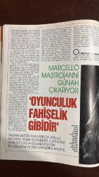 HÜRRİYET MAGAZİN DERGİSİ - SAYI : 41 - 12/18 OCAK 1992 -THOMAS MANN - MARCELLO MASTROIANNI - FEDERICO FELLINI - ETTORE SCOLA - LOUIS MALLE - LUCHINO VISCONTI - ASLIHAN KORUYAN - ROSEANNE BARR - LA TOYA JACKSON - OPRAH WINFREY - CHAD MCQUEEN - CLINT EASTWOOD - ALLISON EASTWOOD - STELLA RIMINGTON - NESLİHAN YARGICI - MÜJDAT GEZEN - AKREP NALAN - TANJU ÇOLAK - GÜLER KAZMACI - SAKIP SABANCI - BANU ERTÜRK - MAHİR ERCİ  THOMAS MANN’IN ERKEK AŞKI - ÖPÜŞME TEKNİSYENLERİ - DÜNYA SUSADI - TANRI ZEUS’UN ALEMLERİ - KATALOGDA AŞK ARAYANLAR - TURİZMİN İNGİLİZ GÜZELLERİ - ÇOCUKLUKTA NE OLMAK İSTERLERDİ - MARCELLO MASTROIANNI -  AS MANNIN ERKEK AŞKI NEW YORK - MARCELLO MASTROIANNI - FEDERICO FELLINI - FAYE DUNAWAY - URSULA ANDRESS - CATHERINE DENEUVE - JACQUELINE BISSET - ROMY SCHNEIDER - NASTASSJA KINSKI - ANITA EKBERG - SOPHIA LOREN - JEANNE MOREAU - NIKITA MIKHALKOV - THOMAS MANN - FRANZ WESTERMEIER  MARCELLO MASTROIANNI GÜNAH ÇIKARIYOR - SİYAH GÖZLER - THOMAS MANN’IN ERKEK AŞKI - GARSON - 32 SAYFA