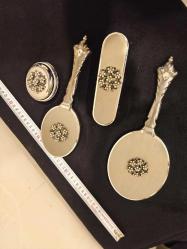 LOT.1 » Çeyizlik ayna tarak ve kutusu