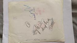 NEBAHAT ÇEHRE'NİN ORİJİNAL BÜYÜK BOY FOTOĞRAFI - 24 x 18 cm EBADINDA - NEBAHAT ÇEHRE ve SAMİ TUNÇ BİR YEŞİLÇAM FİLMİ SAHNESİNDE AYNI KAREDELERKEN ÇEKİLMİŞ BİR FOTOĞRAF. NEBAHAT ÇEHRE GELİNLİKLE KOŞARKEN...