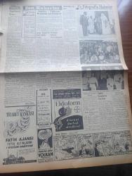 Vatan Gazetesi - Turkish Newspaper - 22 Temmuz 1953 - içiniz rahat olsun yazan Ahmet Emin Yalman Başmakale - profesörler hakkındaki tasarı kanunlaştı - Adnan Menderes CHP ileri gelenleri ile konuştu - meclisten çıkarılan Kamil Boran fotoğraf - Milli eğitim Bakanı Rıfkı Salim burçak fotoğraf - Malatya suikasti davasına 3 Ağustos'ta başlanıyor - Sovyetler Türkiye'ye yeni bir nota verdiler - Millet Partisinden bazı evraklar alındı - Musaddık mezarlıkta bayıldı - Hürriyet Partisi kurulacağı haberi yalanlandı - Yeni Sabah gazetesinin yeni yalanı - Polonya'da çarpışma olduğu bildiriliyor - Kore'de mütareke görüşmeleri hızlandı - Türkiye Yugoslavya ve Yunanistan arasında iktisadi yakınlık - boğaza inşa edilecek asma köprü Ortaköy ile Beylerbeyi arasında köprü maketi fotoğraf - Kasımpaşa askeri ambarları yanıyor - Amerikan filosu bugün geliyor - yeni hava meydanı lokantası Cumhuriyet bayramında açılacak - 38 Halkevi kütüphane oluyor - Celal Bayar'ın kabulü - Piskopos Makarios ile  mülakat