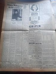 Vatan Gazetesi - Turkish Newspaper - 22 Temmuz 1953 - içiniz rahat olsun yazan Ahmet Emin Yalman Başmakale - profesörler hakkındaki tasarı kanunlaştı - Adnan Menderes CHP ileri gelenleri ile konuştu - meclisten çıkarılan Kamil Boran fotoğraf - Milli eğitim Bakanı Rıfkı Salim burçak fotoğraf - Malatya suikasti davasına 3 Ağustos'ta başlanıyor - Sovyetler Türkiye'ye yeni bir nota verdiler - Millet Partisinden bazı evraklar alındı - Musaddık mezarlıkta bayıldı - Hürriyet Partisi kurulacağı haberi yalanlandı - Yeni Sabah gazetesinin yeni yalanı - Polonya'da çarpışma olduğu bildiriliyor - Kore'de mütareke görüşmeleri hızlandı - Türkiye Yugoslavya ve Yunanistan arasında iktisadi yakınlık - boğaza inşa edilecek asma köprü Ortaköy ile Beylerbeyi arasında köprü maketi fotoğraf - Kasımpaşa askeri ambarları yanıyor - Amerikan filosu bugün geliyor - yeni hava meydanı lokantası Cumhuriyet bayramında açılacak - 38 Halkevi kütüphane oluyor - Celal Bayar'ın kabulü - Piskopos Makarios ile  mülakat