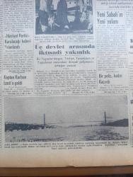 Vatan Gazetesi - Turkish Newspaper - 22 Temmuz 1953 - içiniz rahat olsun yazan Ahmet Emin Yalman Başmakale - profesörler hakkındaki tasarı kanunlaştı - Adnan Menderes CHP ileri gelenleri ile konuştu - meclisten çıkarılan Kamil Boran fotoğraf - Milli eğitim Bakanı Rıfkı Salim burçak fotoğraf - Malatya suikasti davasına 3 Ağustos'ta başlanıyor - Sovyetler Türkiye'ye yeni bir nota verdiler - Millet Partisinden bazı evraklar alındı - Musaddık mezarlıkta bayıldı - Hürriyet Partisi kurulacağı haberi yalanlandı - Yeni Sabah gazetesinin yeni yalanı - Polonya'da çarpışma olduğu bildiriliyor - Kore'de mütareke görüşmeleri hızlandı - Türkiye Yugoslavya ve Yunanistan arasında iktisadi yakınlık - boğaza inşa edilecek asma köprü Ortaköy ile Beylerbeyi arasında köprü maketi fotoğraf - Kasımpaşa askeri ambarları yanıyor - Amerikan filosu bugün geliyor - yeni hava meydanı lokantası Cumhuriyet bayramında açılacak - 38 Halkevi kütüphane oluyor - Celal Bayar'ın kabulü - Piskopos Makarios ile  mülakat