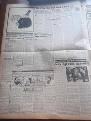 Vatan Gazetesi - Turkish Newspaper - 14 Aralık 1959 - yeni bir devrin eşiğinde yazan Ahmet Emin Yalman Başmakale - makarios Kıbrıs Cumhurbaşkanı - yılbaşı sebebiyle çam katliamı başladı - Şemsettin Günaltay dünya barış'a doğru yeni bir devrin eşiğinde dedi - CHP Genel sekreteri İsmail Rüştü Aksal'ın konuşması - geyikli olaylarından sanık Demokrat partililerin bugün duruşması yapılacak - vecizeler Kongresi - Türkiye ile Polonya tek koltuğu bölüştü - Rus kemancısı M. Bezrodni İstanbul'da - Şeref stadında sis fotoğraf - Hikaye He kahvesi yazan Abdullah Aşçı - sakallı ihtilalciler memleketinde yazan Orhan Karaveli - Batı Almanya'da müthiş bir infilak oldu - elmanın yarısı yazan Oktay Akbal - Gazi terbiye enstitüsü'nde siyasi baskı - Yahya Kemal'le sohbetler - sütunlar arasında - İstanbul'da sinema tiyatro programı - İstanbul Ankara Radyosu Programı - Cumhuriyet Halk Partisi Kongresi Demokrat Parti lokalinde yapıldı - bozuk Beşiktaş ankaragücü'nü yendi fotoğraf - Karşıyaka Galatasaray 0 0