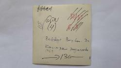 TÜRK HEKİM ve SİYASETÇİ, 1968-1973 İSTANBUL BELEDİYE BAŞKANI DOKTOR FAHRİ ATABEY'İN ORİJİNAL FOTOĞRAFI - 12 x 12 cm EBADINDA - DR. FAHRİ ATABEY, PAZARDA DENETİM YAPTIĞI SIRADA FASULYE TEZGAHININ ÖNÜNDEYKEN ÇEKİLMİŞ BİR KARE. 1969