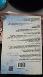 ŞELALE ALTINDA DURMAK - HAYAT AKARKEN GERÇEK SİZE ULAŞIN! - AHMET ÇAĞAN - EPSİLON YAYINLARI BİRİNCİ BASKI 2006 - İLK SAYFADA TÜKENMEZ KALEMLE NOT VAR FOTOLARA İYİ BAKALIM...