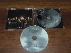 TWILIGHT SOUNDTRACK MUSIC CD.DELUXE EDITION ( CD+DVD )  ...  DÖNEM BASKISI SIFIR AYARINDA ÇOK TEMİZ  MÜZİK CDSİDİR.