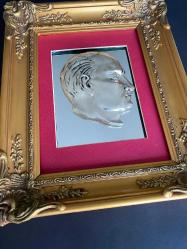 GÜMÜŞ SIVAMA ATATÜRK SİLÜETİ ESKİ AHŞAP ÇERÇEVEDE