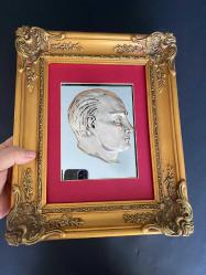 GÜMÜŞ SIVAMA ATATÜRK SİLÜETİ ESKİ AHŞAP ÇERÇEVEDE