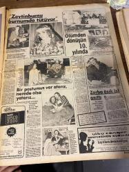 HAFTA SONU GAZETESİ DOĞUM GÜNÜ HEDİYESİ  ( Turkish Newspaper ) - 19 OCAK 1979 -TAM TAKIM 12 SAYFADIR -Rüçhan Adlı-Muazzez Abacı-Türkan Şoray-Nazan Şoray-Şevkat Adlı-Hülya Koçyiğit-Kadir İnanır-Hasan Erdoğan-Yüksel Özkasap-Seçil Heper-Mireille Mathieu-Edip Akbayram-Müjde Ar-Bülent Ersoy Rüçhan Adlı yüzünden 3 kadın isyan halinde-Filiz Akın-Engin Ardıç-Cüneyt Arkın-Sevim Güneri-Yılmaz Güney-Emel Sayın-Nazan Şoray da enişte beye ateş püskürüyor-Bir büyük kayıp-Hayatının rolüne karşılık yirmi günde 10 kilo-Kadir İnanır G.S.’li Erdoğan’ın dayısı-Zeytinburnu burnumda tütüyor-Ölümden dönüşün 10. yılında-Bir postumuz var atarız nerede olsa yatarız-Yüksel Özkasap Gurbetçi-Sahnede tabancaların patladığı gece-Jackie gizlice mi evlendi-Mireille Mathieu’nun İstanbullu ikiz kardeşi-Artık Cemile’nin de diploması var-Edip Akbayram için sultanlık son buldu-Mutlaka bir koca belki bir çocuk-Bülent Ersoy babalardan kaçıyor-haftaya bakış