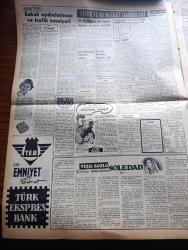 Vatan Gazetesi - Turkish Newspaper - 17 Eylül 1953 - Yabancı Sermaye teşvik Ediliyor - Portsmouth'dan İntibalar Yazan Ahmet Emin Yalman Başmakale - Kore'de Esir Düşen Subay Ve Erlerimizden İlk Kafile Geldi fotoğraf - Vatan Gazetesi Saidi Kürdi Davası - Çok Çirkin Bir Karikatür - Avrupa Güzeli Sylvaine Carpentier Bugün Gidiyor - Yeşil Gözlü Soledad Yazan Greta Granor Yazı Dizisi - Devlet Havayolları'nın Hac Seferleri Bitti - Hoş Memo Karikatür Çizen Al Capp - Yeni Bir Radar Cihazı Yapıldı - Afrika'da 4 Ay Yazan Tunç Yalman Yazı Dizisi - İstanbul Kapılarında Fethin Büyük Tarihi Romanı Yazan Feridun Fazıl Tülbentçi Yazı Dizisi - Öğretim Eğitim Gençlik Köşesi - Kore Köprüleri Yazan James Michener Yazı Dizisi - Mühendis Selahattin Genç'in İcadı - Batı Trakya Türkleri - Maltepe'de Bir Çeşme Açıldı - Maya Sanat Galerisi Dün Açıldı - Electro Düdüklü Tencere - Krem Pertev - İstanbul Ankara İzmir Teknik Üniversite Radyosu Programı - Bulmaca - Good Year Lastikleri