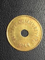 1948 SENESİNE AİT  2,5 KURUŞ ( DELİKLİ ) ÇÇT/ ÇA  TCM 2543