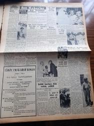 Vatan Gazetesi - Turkish Newspaper - 22 Ağustos 1954 - gayri mesul bir hareket yazan Ahmet Emin Yalman Başmakale - Demokrat Parti Kongresi 20 ekimde toplanıyor - Ticaret bakanı Sıtkı Yırcalı İzmir fuarının açılışında konuşuyor fotoğraf - Türkiye Kıbrıs meselesini yakından takip ediyor - Türk ve buzdolabı satan tacirlerin etikete itirazı - Başvekil Adnan Menderes gazetecilerin yemeğinde bulundu fotoğraf - yeni polislere Dün diploma verildi fotoğraf - Sovyet casusu Yatsikof 30 yıl hapse mahkum oldu - cumhurbaşkanı Celal Bayar'ın Tito'ya Armağan edeceği atlar fotoğraf - Gülhane sergisi hesapları inceleniyor - Boğaziçi sigaraları değişti - Tef mecmuası toplattırıldı - Fahrettin Kerim Gökay İsviçre'de Migrosçularla görüşecek - Amerikalı film artisti Douglas Fairbanks sabah Türkiye'de ayrılıyor Fotoğraf - Osmanlı tarihinde sayfalar yazan Feridun Fazıl Tülbentçi Yazı Dizisi - General Ali Fuat Cebesoy'un siyasi hatıraları Yazı Dizisi - Gina Lollobrigida fotoğraf - Good Year Lastikleri