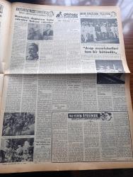 Vatan Gazetesi - Turkish Newspaper - 16 Ağustos 1954 - barışın pürüzleri yazan Ahmet Emin Yalman Başmakale - Hint gönüllüleri bir Portekiz limanını işgal ettiler - cumhurbaşkanı Celal Bayar florya'da film yıldızı Douglas Fairbanks ile görüştü fotoğraf - Kilittaşı manevraları Bu ay sonunda başlıyor - Panayakapulu'da büyük tören yapıldı - Ağrı dağına çıkılıyor - yüzücü Murat Güler İngiltere kıyılarına yaklaştı Fotoğrafı - Apollo sirkinin bir aslanı terbiyeci Simoniç'i yaraladı - Bahar ve çiçek Bayramı dün bitti - Şehir Tiyatrosu ve konservatuvardaki çalışmalar - gençlik Tiyatrosu Almanya'dan döndü - Galata köprüsü sefere açıldı fotoğraf - Sadettin kaynak şubesinde protestolar oldu - General Ali Fuat Cebesoy'un siyasi hatıraları Yazı Dizisi - son asırda yapılan siyasi suikastler - Milli Piyango çekildi - cumhurbaşkanlığı Kupası yelken ve motor yarışları - hidrojen bombası dünyayı Pompei gibi yapacak - Nikaragua'da Komünist Partisi kanun dışı edildi - Türkiye'de kurulacak Migros teşkilatı