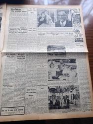 Vatan Gazetesi - Turkish Newspaper - 16 Ağustos 1954 - barışın pürüzleri yazan Ahmet Emin Yalman Başmakale - Hint gönüllüleri bir Portekiz limanını işgal ettiler - cumhurbaşkanı Celal Bayar florya'da film yıldızı Douglas Fairbanks ile görüştü fotoğraf - Kilittaşı manevraları Bu ay sonunda başlıyor - Panayakapulu'da büyük tören yapıldı - Ağrı dağına çıkılıyor - yüzücü Murat Güler İngiltere kıyılarına yaklaştı Fotoğrafı - Apollo sirkinin bir aslanı terbiyeci Simoniç'i yaraladı - Bahar ve çiçek Bayramı dün bitti - Şehir Tiyatrosu ve konservatuvardaki çalışmalar - gençlik Tiyatrosu Almanya'dan döndü - Galata köprüsü sefere açıldı fotoğraf - Sadettin kaynak şubesinde protestolar oldu - General Ali Fuat Cebesoy'un siyasi hatıraları Yazı Dizisi - son asırda yapılan siyasi suikastler - Milli Piyango çekildi - cumhurbaşkanlığı Kupası yelken ve motor yarışları - hidrojen bombası dünyayı Pompei gibi yapacak - Nikaragua'da Komünist Partisi kanun dışı edildi - Türkiye'de kurulacak Migros teşkilatı