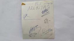 YEŞİLÇAM OYUNCUSU TANJU KOREL'İN ORİJİNAL FOTOĞRAFI - 12 x 10 cm EBADINDA - TANJU KOREL, HÜLYA DARCAN'A SARILIRKEN ÇEKİLMİŞ BİR KARE