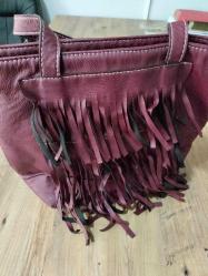 Bayan Çantası -Suni deri Püsküllü bir adet iç çanta ile beraber