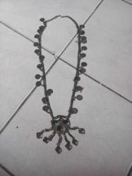 Erken Cumhuriyet dönemi alman gümüşü  penezlerle süslenmiş alt bölümde iki iri firuze va arslan başı işlenmiş tümüyle el  işi çok nadir  erken cumhuriyet dönemi gerdanlık