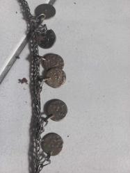 Erken Cumhuriyet dönemi alman gümüşü  penezlerle süslenmiş alt bölümde iki iri firuze va arslan başı işlenmiş tümüyle el  işi çok nadir  erken cumhuriyet dönemi gerdanlık