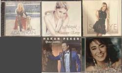 5 CD -Muazzez Ersoy Mozaik -Ajda Pekkan Eğlen güzelim Hakan Peker Efsane Şarkılar Yıldız Tilbe Papatya baharı Suadiye Aşkerler  SIFIR JELATİNLİ AMBALAJINDADIR BASKISI TÜKENMİŞTİR