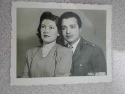 FOTO DOĞAN /  Siyah Beyaz Aile Fotoğrafı - 8/6 cm. ( 1960 ve öncesi )