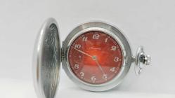 CEP SAATİ RUS MOLNİJA(1970 LER),NİKEL GRAVÜRLÜ KASA,TOZ KAPAKLI,AKTİF OLARAK ÇALIŞMAKTADIR 281