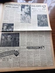 Vatan Gazetesi - Turkish Newspaper - 1 Ağustos 1954 - İleriye doğru bir adım yazan Ahmet Emin Yalman Başmakale - Cumhuriyet Halk Partisi nereye doğru gidiyor - Niagara şelalesinde çöküntü fotoğraf - Başbakan Adnan Menderes'in basın Konferansı - Ankara'da Çiftlik Yolu civarında derede serinleyen leylekler fotoğraf - Fransa Tunus'a dün muhtariyet verdi - donanmamızın kruvazöre kavuşmasını millet istiyor - güneydoğu Asya savunma görüşmeleri 6 Eylül'de başlıyor - Kemal Ragıp faciası - Osmanlı tarihinden sayfalar yazan Feridun Fazıl Tülbentçi Yazı Dizisi - General Ali Fuat Cebesoy'un siyasi hatıraları Yazı Dizisi - Türkiye İş Bankası - Mısır ihtilalinin felsefesi yazan Cemal Abdül Nasır Yazı Dizisi - Milli Piyango Dün çekildi - İstanbul radyosu yayını 1,5  saat uzatıldı - Film Yıldızı Nevin Aypar puro tuvalet sabunu kullanıyor - Ankara İzmir Teknik Üniversite radyo programı - Altın Evler İnşaat Kolektif - İzmir civarında iki büyük orman yangını çıktı - Isparta halı fiyatları yükseldi