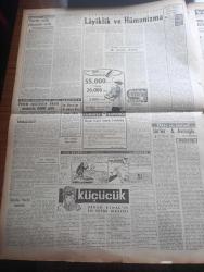 Vatan Gazetesi - Turkish Newspaper - 18 Şubat 1959 - hazin bir temaşa yazan Ahmet Emin Yalman Başmakale - Adnan Menderes'in uçağı Dün Londra civarında sisten düştü 12 ölü var - Türk Hava yolları'nın 4 motorlu SEV uçağı kaza sonunda bir enkaz yığını haline gelmişti fotoğraf - Emin Kalafat ve Arif Demirer Yaralı fotoğraf - Server Somuncuoğlu Ve Kemal Zeytinoğlu öldü - uçakta bulunanların listesi - Melih Esenbelin durumu bilinmiyor - Başbakan Adnan Menderes hareketinden önce Yeşilköy'de uğurlanırken fotoğraf - Kıbrıs görüşmelerine Londra'da başlandı - Kabine Çankaya'da Celal Bayar'ın riyaseti altında toplandı - Orhan Kemal'in bir büyük hikayesi küçücük Yazı Dizisi - Petrol işçileri ile Shell arasında ihtilaf çıktı - Atatürk heykeli için dün toplantı yapıldı fotoğraf - fosforlu Cevriye filme alındı - olmak ya da olmamak yazan Oktay Akbal - Briç masasında cinayet yazan agatha christie yazı dizisi - Celal Bayar İtalya ve Kore'ye gidecek -  Vefa Hilmi Kiremitçiyi bırakmayacak fotoğraf