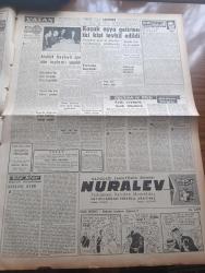 Vatan Gazetesi - Turkish Newspaper - 18 Şubat 1959 - hazin bir temaşa yazan Ahmet Emin Yalman Başmakale - Adnan Menderes'in uçağı Dün Londra civarında sisten düştü 12 ölü var - Türk Hava yolları'nın 4 motorlu SEV uçağı kaza sonunda bir enkaz yığını haline gelmişti fotoğraf - Emin Kalafat ve Arif Demirer Yaralı fotoğraf - Server Somuncuoğlu Ve Kemal Zeytinoğlu öldü - uçakta bulunanların listesi - Melih Esenbelin durumu bilinmiyor - Başbakan Adnan Menderes hareketinden önce Yeşilköy'de uğurlanırken fotoğraf - Kıbrıs görüşmelerine Londra'da başlandı - Kabine Çankaya'da Celal Bayar'ın riyaseti altında toplandı - Orhan Kemal'in bir büyük hikayesi küçücük Yazı Dizisi - Petrol işçileri ile Shell arasında ihtilaf çıktı - Atatürk heykeli için dün toplantı yapıldı fotoğraf - fosforlu Cevriye filme alındı - olmak ya da olmamak yazan Oktay Akbal - Briç masasında cinayet yazan agatha christie yazı dizisi - Celal Bayar İtalya ve Kore'ye gidecek -  Vefa Hilmi Kiremitçiyi bırakmayacak fotoğraf