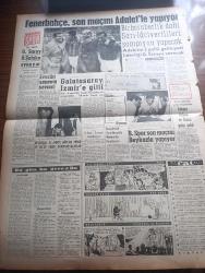 Vatan Gazetesi - Turkish Newspaper - 14 Şubat 1959 - vatandaş Bayar'a ve vatandaş Menderes'e yazan Ahmet Emin Yalman Başmakale - Dünkü kardan sonra Sultanahmet fotoğraf - Kasım Gülek'in masuniyeti kaldırılıyor - Adnan Menderes Yunan dostluğunu övdü - milletvekili maaşına zam meselesi yeniden karıştı - 6 yıldır evli kadın Şahsine Üçgül erkek oldu fotoğraf - Japon caz yıldızı Peggy Hayama Ankara'ya geldi fotoğraf - Orhan Kemal'in bir büyük hikayesi küçücük Yazı Dizisi - Rusya Assuan barajı için Mısır'a 400 milyon ruble yardım edecek - Ülkücü gazeteciliğe bir örnek Rochefort yazan Oktay Akbal - Briç masasında cinayet yazan agatha christie yazı dizisi - Fenerbahçe son maçını Adaletle yapıyor - Adaletin iki gollü galibiyeti liderliği Galatasaray'a verecek - Basketbolda Galatasaray Darüşşafaka oynuyor - Beşiktaşlı B. Ahmet Gürcan Münir Ve Recep yarın oynayamayacaklar - Ankara İstanbul Radyosu Programı - geçen sene Fenerbahçe'nin şampiyonluk sevinci Can Bartu Akgün ve Szekely fotoğraf