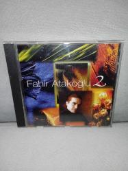 CD Fahir Atakoğlu 2 albümü. Orijinal 1996 baskı. dinlemeyi etkilemeyen çizikler var. sorunsuz çalışıyor.