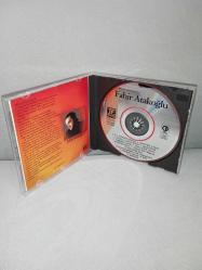 CD Fahir Atakoğlu Demir kırat. Orijinal 1994 baskı. Disk 10 üzerinden 9. sorunsuz çalışıyor. Koleksiyonluk