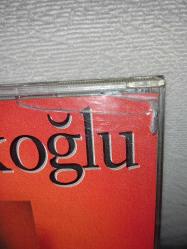 CD Fahir Atakoğlu Demir kırat. Orijinal 1994 baskı. Disk 10 üzerinden 9. sorunsuz çalışıyor. Koleksiyonluk