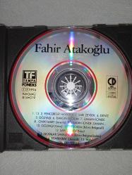 CD Fahir Atakoğlu Demir kırat. Orijinal 1994 baskı. Disk 10 üzerinden 9. sorunsuz çalışıyor. Koleksiyonluk