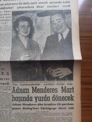 Vatan Gazetesi - Turkish Newspaper - 25 Şubat 1959 - yepyeni bir sulh binası yazan Ahmet Emin Yalman Başmakale - dün gece yapılan bütçe görüşmeleri sırasında mecliste gürültü kavgalar oldu - Londra'daki uçak kazasında ölenlerin hazin cenaze töreninde kortej Şişli camii'nden hareket ederken fotoğraf - Başbakan Menderes uçak kazasında kendisine ilk yardım yapan Mrs. Bailey ile 80 yıllık Brendi içiyor fotoğraf - Burhan Tan'ın mezarında konan arkadaşlarının makineleri fotoğraf -  Kıbrıslı Türk liderler Doktor Fazıl Küçük Rauf Denktaş Ve Osman Örek adada - Adnan Menderes Kazım Nefes'e geçmiş olsun diyor fotoğraf - Orhan Kemal'in bir büyük hikayesi küçücük Yazı Dizisi - salıpazarı rıhtım sahasının planı - Kruşçef MacMillan'a 20 yıllık saldırmazlık paktı teklif etti - İran'a tecavüz Dünya savaşı'na yol açacaktır - Noyan Amca dert dinliyor - uçak kazasında yaralanan Adnan Menderes İngiltere'den Mart başında yurda dönecek - Galatasaray'ın dünkü antrenmanına Turgay Şeren de katıldı fotoğraf