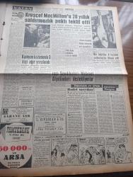 Vatan Gazetesi - Turkish Newspaper - 25 Şubat 1959 - yepyeni bir sulh binası yazan Ahmet Emin Yalman Başmakale - dün gece yapılan bütçe görüşmeleri sırasında mecliste gürültü kavgalar oldu - Londra'daki uçak kazasında ölenlerin hazin cenaze töreninde kortej Şişli camii'nden hareket ederken fotoğraf - Başbakan Menderes uçak kazasında kendisine ilk yardım yapan Mrs. Bailey ile 80 yıllık Brendi içiyor fotoğraf - Burhan Tan'ın mezarında konan arkadaşlarının makineleri fotoğraf -  Kıbrıslı Türk liderler Doktor Fazıl Küçük Rauf Denktaş Ve Osman Örek adada - Adnan Menderes Kazım Nefes'e geçmiş olsun diyor fotoğraf - Orhan Kemal'in bir büyük hikayesi küçücük Yazı Dizisi - salıpazarı rıhtım sahasının planı - Kruşçef MacMillan'a 20 yıllık saldırmazlık paktı teklif etti - İran'a tecavüz Dünya savaşı'na yol açacaktır - Noyan Amca dert dinliyor - uçak kazasında yaralanan Adnan Menderes İngiltere'den Mart başında yurda dönecek - Galatasaray'ın dünkü antrenmanına Turgay Şeren de katıldı fotoğraf