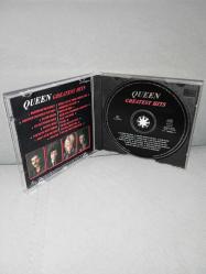 Cd Queen Greatest Hits albümü. Orijinal. 1994 Hollanda baskı. Disk 10 üzerinden 9. Sorunsuz çalışıyor. Koleksiyonluk