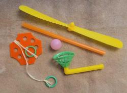 LOT.15 » 70 - 80 Lİ YILLARDAN BAKKAL OYUNCAKLARI. 3 ADET.