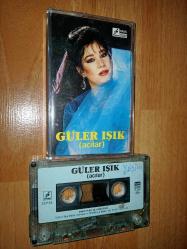 güler ışık acılar kaset (kapak sanırım fotokopi ve sticker üzerinde yazı var)