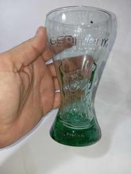 2006 FIFA Dünya kupası özel coca cola bardağı. Kupa formunda  Kutusunda sıfır. Kutular biraz yıpranmış stok 6 Bardağın her iki tarafı kabarma desenler ve yazılarla süslenmiş
