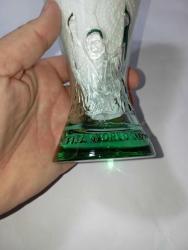 2006 FIFA Dünya kupası özel coca cola bardağı. Kupa formunda  Kutusunda sıfır. Kutular biraz yıpranmış stok 6 Bardağın her iki tarafı kabarma desenler ve yazılarla süslenmiş