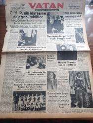 Vatan Gazetesi - Turkish Newspaper - 26 Haziran 1953 - ateşle oynanamaz yazan Ahmet Emin Yalman Başmakale - CHP'nin idaresine dair yeni teklifler - İsmet İnönü Faik Ahmet Barutçu ve İsmail Rüştü Aksal bir komite kurulmasını teklif ettiler - demirperde gerisinde açlık baş gösterdi - Kore'de kızıllar yeniden taarruza geçtiler - Londra canavarı John Christle idama mahkum edildi - Haşim Mardin takip ediliyor - İstanbul Üniversitesi rektörü Profesör Fahir Yeniçay fotoğraf - Lefter Küçükandonyadis Atina'ya karşı oynayacak - Kadınlar tekkesi yazan Refik Halit Karay Yazı Dizisi - Amerika Pakistan'a buğday bağışladı - İstanbul kapılarında fethin büyük tarihi romanı yazan Feridun Fazıl Tülbentçi Yazı Dizisi - sanat aleminde yazan Fikri Çiçekoğlu - kraliçe elizabeth'e iskoçya'da nümayiş yapıldı - kraliçe Ayten Akyol'la bir saat yazan Yılmaz Çetiner - kayıklar balık ağları Deniz kokusu ve kraliçe Ayten Akyol fotoğraf - Yaşar Doğu Amerika'ya gitmiyor - Seyfi Talay Beşiktaş'tan ayrıldı - Wimbledon