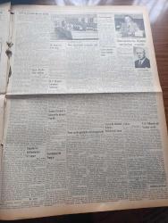 Vatan Gazetesi - Turkish Newspaper - 26 Haziran 1953 - ateşle oynanamaz yazan Ahmet Emin Yalman Başmakale - CHP'nin idaresine dair yeni teklifler - İsmet İnönü Faik Ahmet Barutçu ve İsmail Rüştü Aksal bir komite kurulmasını teklif ettiler - demirperde gerisinde açlık baş gösterdi - Kore'de kızıllar yeniden taarruza geçtiler - Londra canavarı John Christle idama mahkum edildi - Haşim Mardin takip ediliyor - İstanbul Üniversitesi rektörü Profesör Fahir Yeniçay fotoğraf - Lefter Küçükandonyadis Atina'ya karşı oynayacak - Kadınlar tekkesi yazan Refik Halit Karay Yazı Dizisi - Amerika Pakistan'a buğday bağışladı - İstanbul kapılarında fethin büyük tarihi romanı yazan Feridun Fazıl Tülbentçi Yazı Dizisi - sanat aleminde yazan Fikri Çiçekoğlu - kraliçe elizabeth'e iskoçya'da nümayiş yapıldı - kraliçe Ayten Akyol'la bir saat yazan Yılmaz Çetiner - kayıklar balık ağları Deniz kokusu ve kraliçe Ayten Akyol fotoğraf - Yaşar Doğu Amerika'ya gitmiyor - Seyfi Talay Beşiktaş'tan ayrıldı - Wimbledon