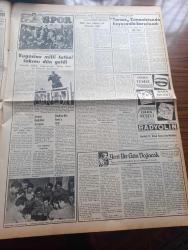 Vatan Gazetesi - Turkish Newspaper - 3 Haziran 1953 - partilerüstü ölçü yazan Ahmet Emin Yalman Başmakale - İngiltere kraliçesi Elizabeth II. muhteşem bir törenle taç giydi fotoğraf - Amerika Ortadoğu'ya alakasını artıracak - Araplar komünizmden çok siyonizmden korkmaktadır - fetih yılına dair meclise iki takrir verildi - Everest'in Fethi Londra'da heyecan uyandırdı - Adnan Menderes İle Fuat Köprülü Kraliçe Elizabeth'in taç giyme törenini takip ettiler - Kadınlar tekkesi yazan Refik Halit Karay Yazı Dizisi - Bektaşi Sırrı dede hapse mahkum oldu - Fatih piyesi ve Nazım Kurşunlu yazan Zuhal Kamran Noyan - İstanbul kapılarında fethin büyük tarihi romanı yazan Feridun Fazıl Tülbentçi Yazı Dizisi - Yugoslav milli futbol takımı dün geldi fotoğraf - Beşiktaş dün İsveç'e gitti - İstanbul Ankara İzmir Teknik Üniversite radyo programı - Gripin - General Electric - Kibar tuvalet sabunları - İndola tavan vantilatörleri - Ankara devlet tiyatrosu şehir tiyatrosu dram kısmında Fatih