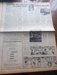 Vatan Gazetesi - Turkish Newspaper - 5 Mart 1955 - Bir ıslahat hamlesi yazan Ahmet Emin Yalman Başmakale - Adnan Menderes ve Refik Koraltan büyük bir ölüm tehlikesi atlattılar - Adnan Menderes'in bindiği otomobil demir yolu üzerinde raylar üzerinde kaldı - traktör fabrikası dün işletmeye açıldı - Kasım Gülek Türkiye'nin yabancı sermaye ihtiyacını belirtti - CHP meclisinde Nihat Erim aleyhinde konuşuldu - Hıfzı Oğuz Bekata Nihat Erim'i münazaraya çağırdı - Londra büyükelçimiz Hikmet Bayur'un cenazesi bugün naklediliyor - Gazze hadisesi güvenlik konseyinde görüşülüyor - Profesör Afet İnan'ın Konferansı fotoğraf - Edebiyatçılar birliği hakkında izahat verildi - Bir fetişist yakalandı - hanımın çiftliği yazan Orhan Kemal Yazı Dizisi - Mümtaz Faik Fenik Zafer gazetesinden ayrılıyor - geçmişte bugün Stalin'in ölümü yazan Feridun Fazıl Tülbentçi - Şah İsmail yazan Feridun Fazıl Tülbentçi Yazı Dizisi - Sanat Aleminde Yazan Zahir Güvemli - her gün bir yıldız Kirk Douglas fotoğraf - Sinerama