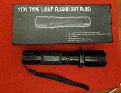 LOT.9 » 2000 Lİ YILLARDAN IŞIKLI ELEKTRO ŞOK ALETİ. DENENDİ ÇALIŞIYOR. SADECE ŞARJ KABLOSU YOK.