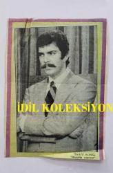 YEŞİLÇAM OYUNCUSU TANJU KOREL'İN GAZETEDEN KESİLME FOTOĞRAFI - 14 x 10 cm EBADINDA