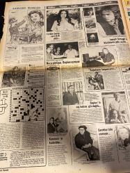 HAFTA SONU GAZETESİ DOĞUM GÜNÜ HEDİYESİ  ( Turkish Newspaper ) - 8 ARALIK 1979 -TAM TAKIM 12 SAYFADIR -Cengiz Polatkan - Zeki Müren - Kadir İnanır - Suna Keskin - Tarık Aktuğ - Begüm - Melek Koçyiğit - Sibel Egemen - Sezen Aksu - Ümit Utku - Diclehan Baban - Hilmi Tepaşır - Necati Karakurt - Nazan Şoray - Neşe Karaböcek - Tevfik Yener - Kemani Hasan Efendi - Türkan Şoray - Joseph Armağan - Neco - Mustafâ Karadeniz - Fatma Girik - Gülay Girik - Mehmet Nuri Girik - Avni Girik - Gülten Girik - Ayla - Damla - Necla Nur - Ali Orhan Zindancıoğlu - Oya Zindancıoğlu - Serdar Çakan - Üzülme karıcığım - Naciye Üzüm - Dina Hansen - Dost eller üzerinde son yolculuk - Cengiz Polatkan’ın son resmi - Zeki Müren herkesi aldatıyor - Sahte mumlarla kutlanan sahte doğum günleri - Butto’nun idamına hayır - Başörtülü protesto defilesi - Peshaver geceleri - Beyaz güvercin - Butto’nun izinde - Yeter artık Hülya - Bir dede vasiyeti - Paravan sevgili gerçek sevgili - Diclehan Baban rahat uyuyabilir - Nazan Şor