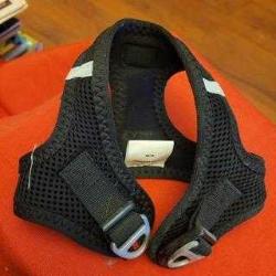 KALİTELİ TASMA İLE GEZDİRMELİK KEDİ ELBİSESİ. KÜÇÜK CİNS KÖPEĞE DE UYGUN.